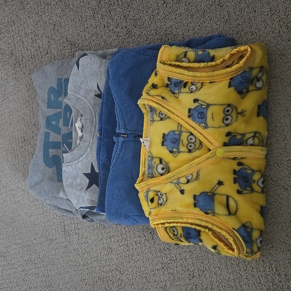 Set of sweatshirts & vest.